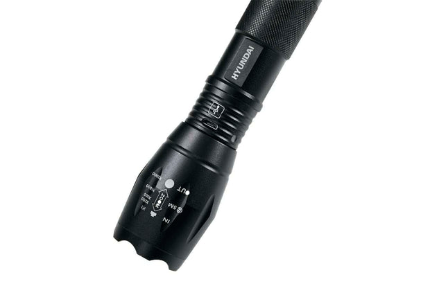 Hyundai Verlichting – Oplaadbare zaklamp met USB – Met reiskoffer en batterijen