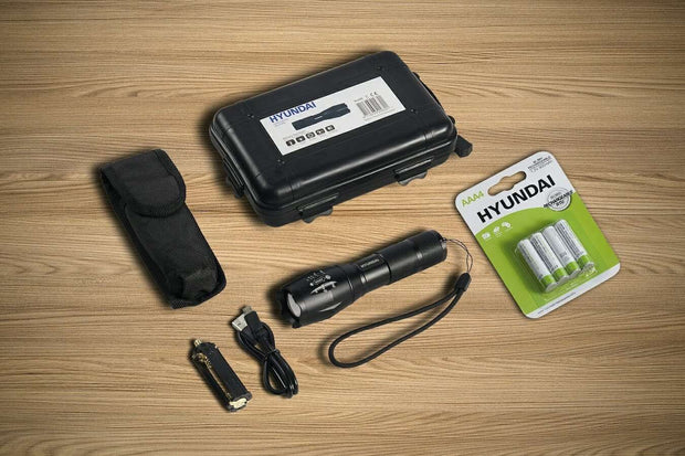 Hyundai Verlichting – Oplaadbare zaklamp met USB – Met reiskoffer en batterijen
