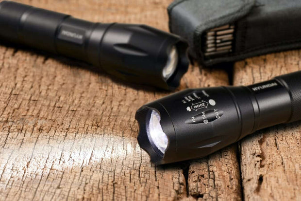 Hyundai Verlichting – Oplaadbare zaklamp met USB – Met reiskoffer en batterijen