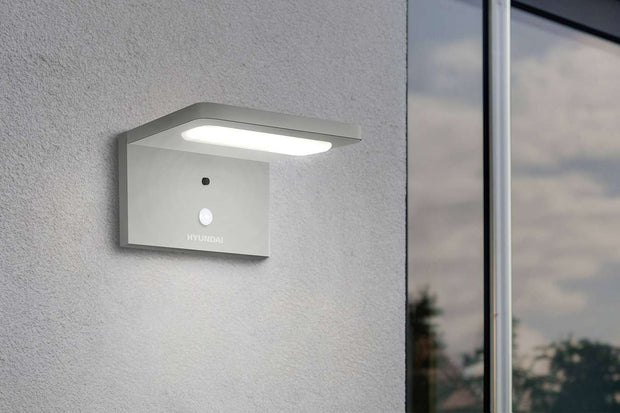 Hyundai Verlichting – Moderne hoek wandlamp op zonne-energie – Zilver